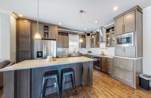 Fraser House | Relax at Quail Nest with Hot Tub and Family-Friendly Comfort