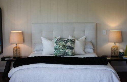 Hawkesbury Apartment | Elegant Cottage with Vineyard Views and Breakfast Included