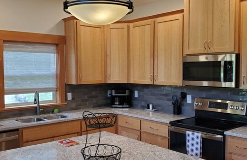 Jacksonville House | Quaint Quail Run River View Cottage with Breakfast Included!
