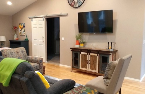 Southeast Bend Apartment | Pet-Friendly Quail View Bend: Your Ideal Studio Retreat