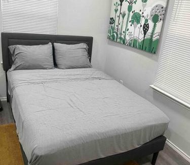 Washington Ave./ Memorial Park House | Cozy 1-Bedroom Retreat Near Downtown - Pet Friendly Stay