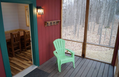 Glenwood City Cabin | Quaint 1-bedroom camper cabin in County Park!