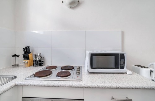 Manly Apartment | Inviting 1BD Retreat Steps from Manly Beach's Sand