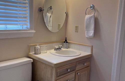 Rosewood Condo | Cozy 2 Bed, 1 Bath Getaway: Pet Friendly with Breakfast