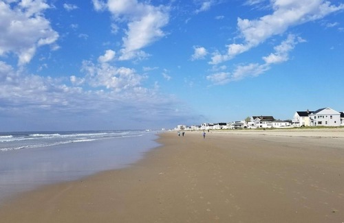 Old Orchard Beach Cottage | Charming 2-Bedroom Cottage with Ocean View and Private Yard