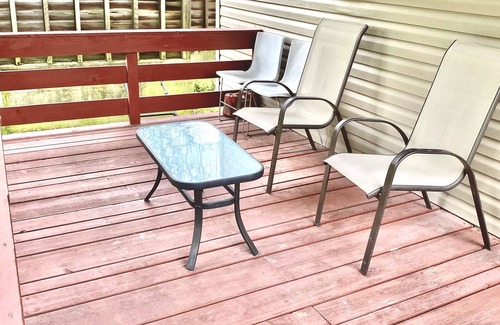 Warren Apartment | Charming 2-Bedroom Retreat Near Downtown & Bike Trails