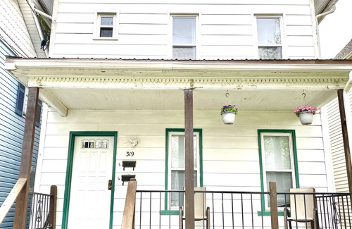 Warren Apartment | Charming 2-Bedroom Retreat Near Downtown & Bike Trails