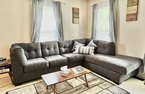 Warren Apartment | Charming 2-Bedroom Retreat Near Downtown & Bike Trails