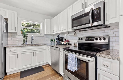 Old Seminole Heights House | Pet-Friendly 2 BR Retreat Near Downtown Tampa – Rated 9.8