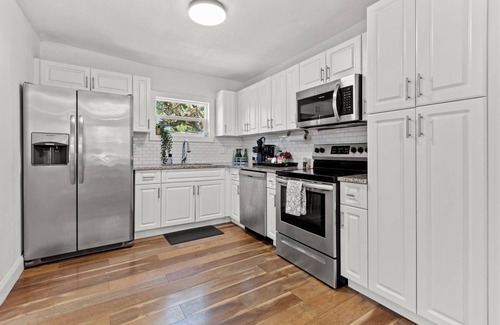 Old Seminole Heights House | Pet-Friendly 2 BR Retreat Near Downtown Tampa – Rated 9.8