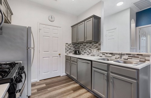 Round Rock Condo | Charming 2BD Condo with Amazing Patio & Pet-Friendly Amenities