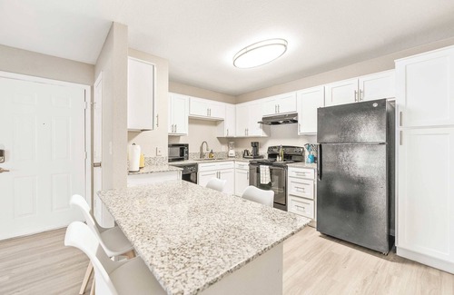 Pleasant Valley Apartment | Stylish 2BR King Suites with Fast WiFi Near Downtown