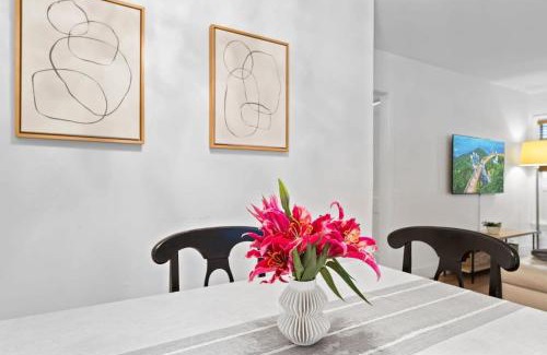South Manchaca House | Charming 3 Bedroom House with Large Yard, Pet Friendly