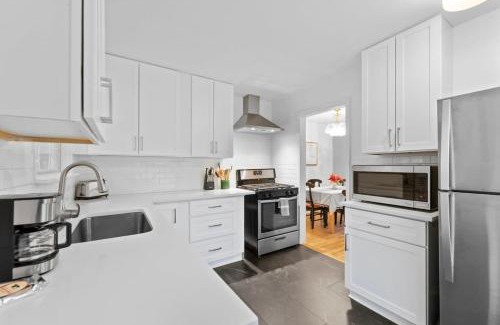 South Manchaca House | Charming 3 Bedroom House with Large Yard, Pet Friendly