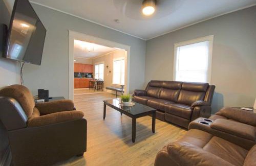 Niagara Falls Apartment | Charming 3BR Retreat Just Minutes from Niagara Falls