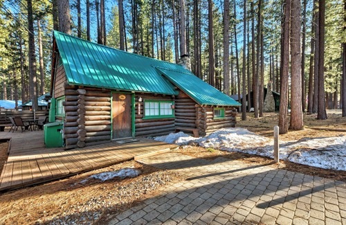 South Lake Tahoe Cabin | Quaint and authentic Log Cabin near the Lake!
