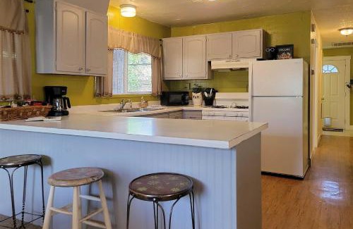 Pear Park House | Cozy Cottage Retreat Near Palisade Wineries & Spa