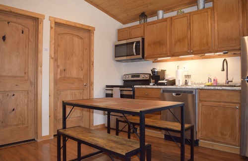 Cannonville Cabin | Charming Cabin in Bryce Canyon with Kitchen & Breakfast
