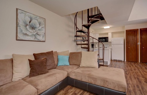 Victorian Village House | Charming 1 Bedroom Retreat in Short North with Unique Features