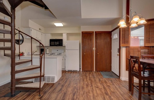 Victorian Village House | Charming 1 Bedroom Retreat in Short North with Unique Features