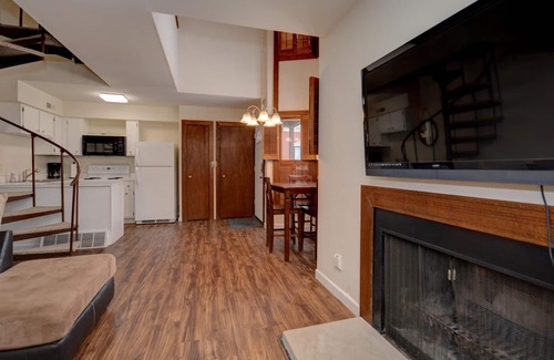 Victorian Village House | Charming 1 Bedroom Retreat in Short North with Unique Features