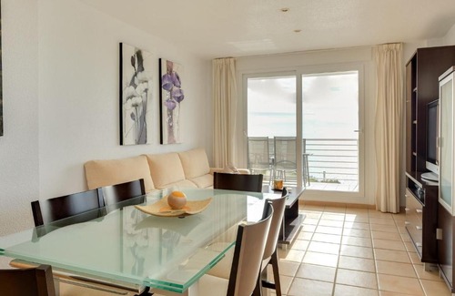 Vinaros Apartment | Cozy Seabeach Apartment with Pool and Family-Friendly Vibes