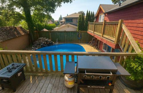 Saanich East Apartment | Quaint Attic Suite w Pool & Deck Access