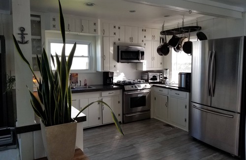 Kawkawlin Cottage | Cozy Beach Cottage with Ocean Views and Pool Access