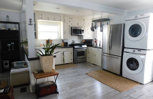 Kawkawlin Cottage | Cozy Beach Cottage with Ocean Views and Pool Access