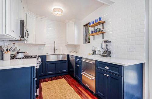 Three Oaks House | Budget-Friendly Getaway: Dog-Friendly Home Near Downtown
