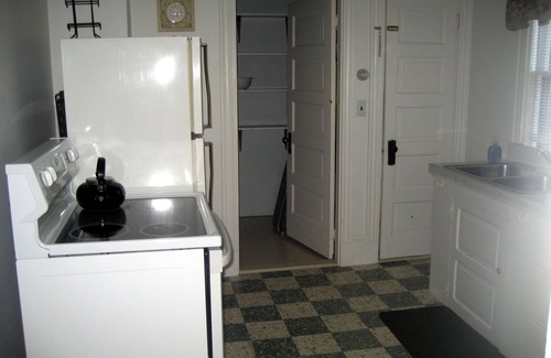 Camden House | Cozy Bungalow Near Downtown with Pool & Spa Amenities
