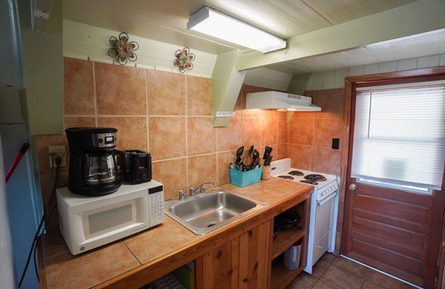 Concan Cabin | Quaint cabin located near the Frio River