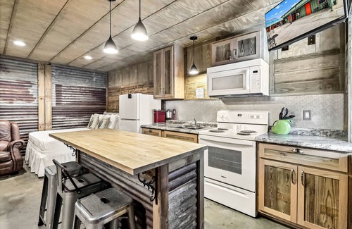 Rockport Cottage | Charming Cabin by the Marina with Oceanfront Views