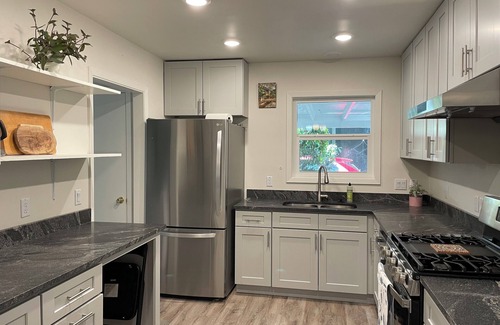 Hancock House | Quaint Casa in Central Austin- walk to UT- Family sized home & pet friendly