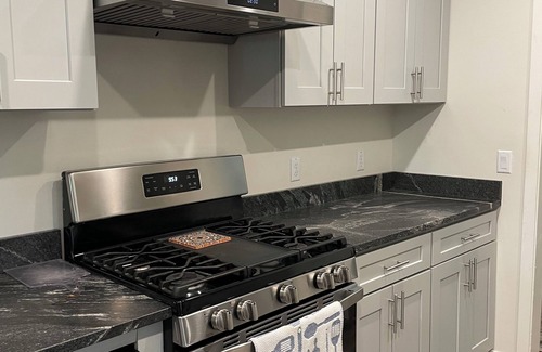 Hancock House | Quaint Casa in Central Austin- walk to UT- Family sized home & pet friendly