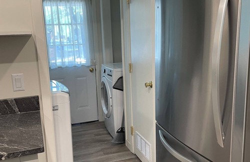 Hancock House | Quaint Casa in Central Austin- walk to UT- Family sized home & pet friendly
