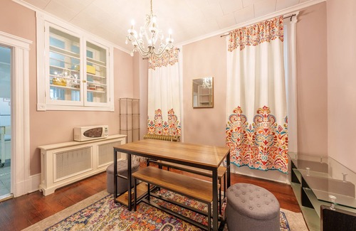 Guttenberg House | Historic Brownstone Retreat Near NYC with Pet-Friendly Perks