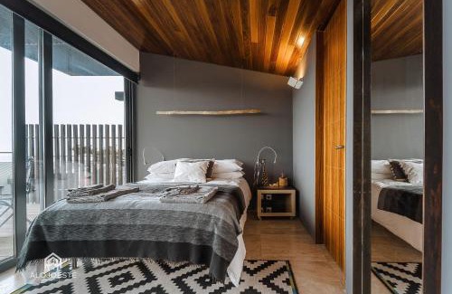 Atalaia Villa | Delightful Seaside Villa with Pool & Family-Friendly Vibes