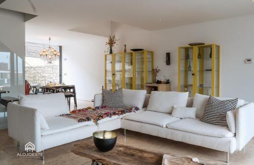 Atalaia Villa | Delightful Seaside Villa with Pool & Family-Friendly Vibes