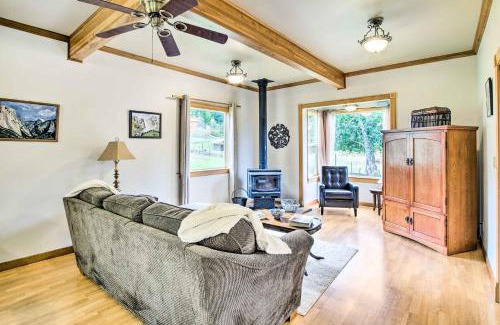 Coquille House | Charming Coquille Getaway with Family-Friendly Amenities