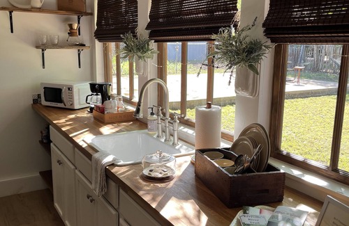 Kerrville Cottage | Charming Cottage in Kerrville with Spa & Pet-Friendly Options