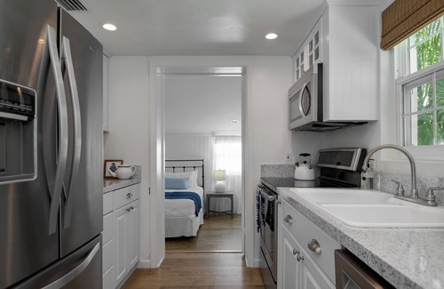 Dunedin House | Cozy Cottage Retreat with Ocean View in Dunedin