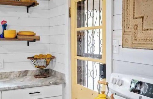 Hot Springs House | Charming Cottage Steps from Oaklawn and Downtown Attractions