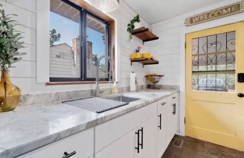 Hot Springs House | Charming Cottage Steps from Oaklawn and Downtown Attractions