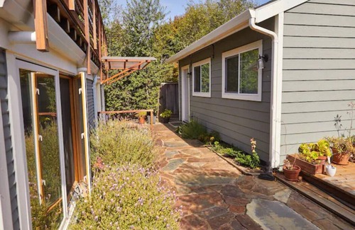 Kensington Apartment | Idyllic Cottage Retreat with Spa in Kensington Hills