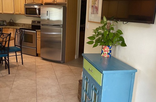 Braden River House | Idyllic Guest House with Pool & Lake Views - Rated 10/10