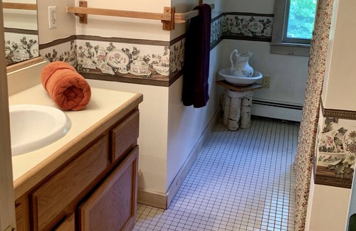 East Jewett House | Quaint Country House with Moutain Views