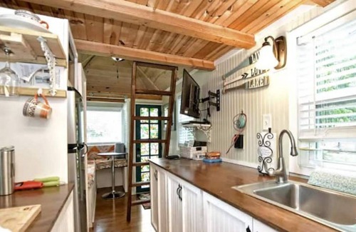 Burnet House | Cozy 1-Bedroom Tiny Home with Hot Tub & Kayak Access