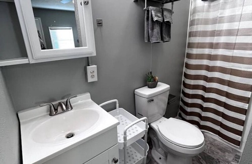 Saint Johns Apartment | Charming Efficiency #7: Family-Friendly Stay with Kitchen
