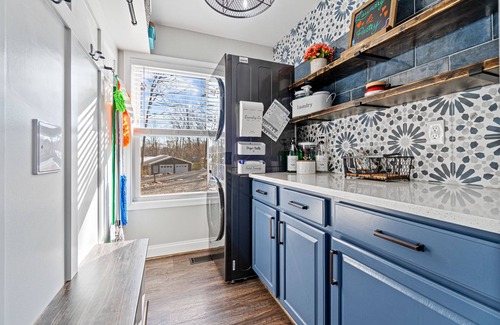Locust Grove Cottage | Idyllic LakeView Cottage - Pet Friendly & Family-Friendly Escape